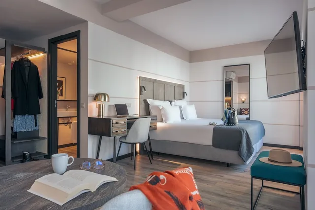 Junior Suite, Twin Beds, Two Extra Beds، Pestana Lisboa Vintage City Center Suites 2/2