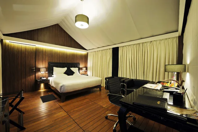 Resort, Camp, King Bed، Della Resorts 2/6