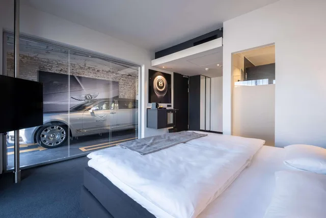 Theme، V8 Hotel Koln @ Motorworld 5/10