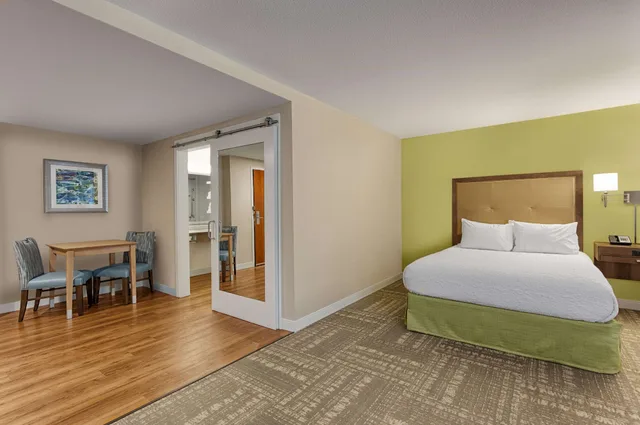 جناح بسرير كينج مع أريكة لذوي الإعاقة، Hampton Inn Pawley's Island 1/4