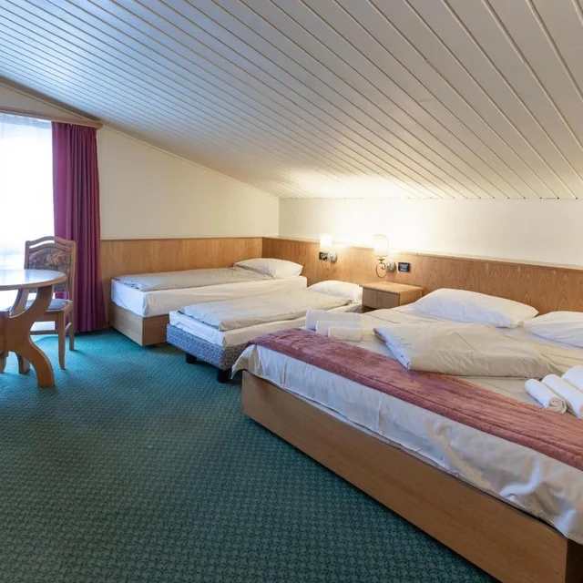 غرفة رباعية في الملحق، Hotel Intermonti 8/10