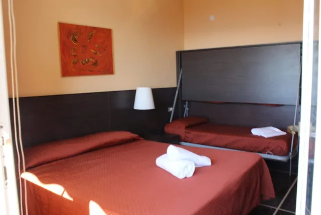 غرفة قياسية ثلاثية بسرير مزدوج وسرير فردي، Hotel Palace 1/1