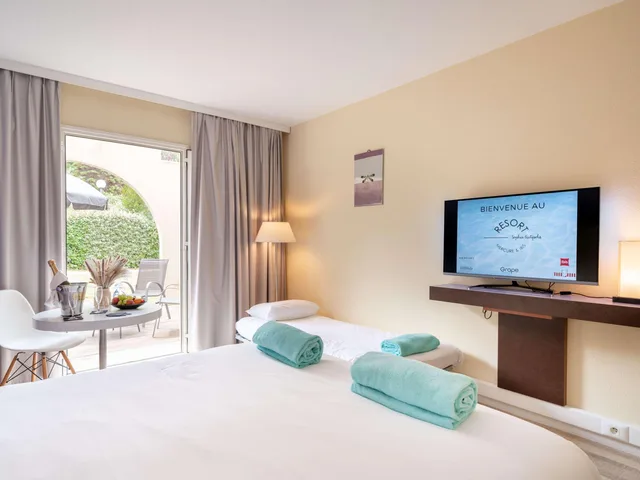 غرفة سوبيريور بشرفة مع أريكة، Mercure Antibes Sophia Antipolis Hotel 3/6