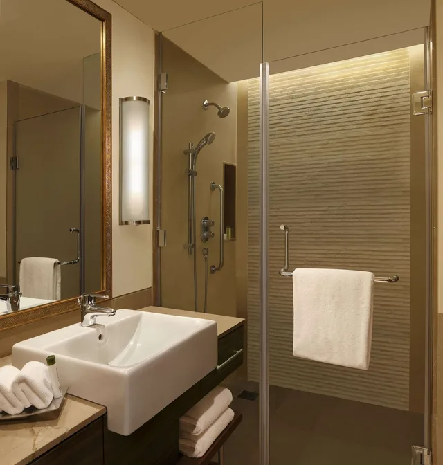 غرفة بسرير كينج، DoubleTree by Hilton Agra 6/9