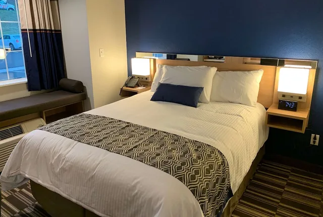 Suite, Queen Bed, Accessible, Microtel Inn & Suites by Wyndham Woodland Park 2/2