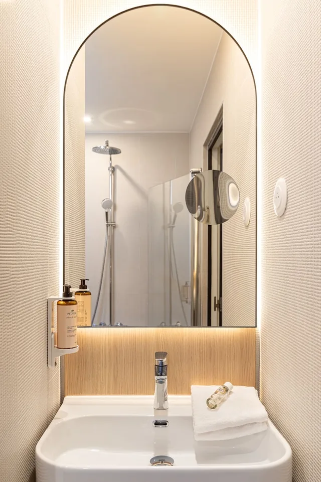 غرفة سوبيريور ثلاثية بسرير كينج بإطلالة على البحر مع أريكة، Hotel Albert 1er Nice 6/7