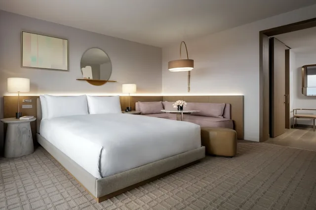 Fairmont Gold, King Bed، Fairmont Century Plaza Gold Experience 1/3