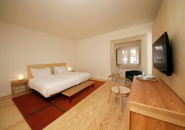 Twin Room Reduced Mobility، Montebelo Mosteiro de Alcobaca Historic Hotel 3/8