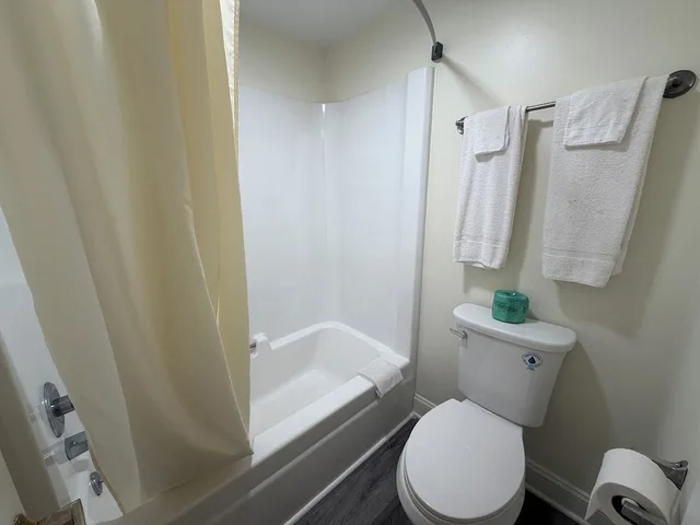 غرفة بسرير كينج لذوي الإعاقة، Travel Inn of Buford 5/7