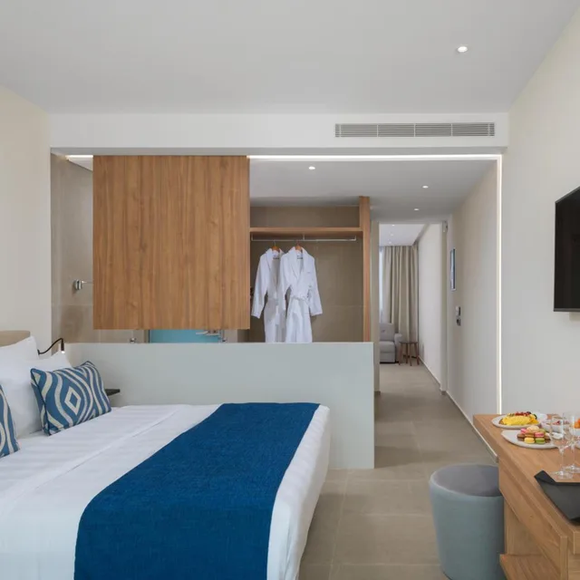 جناح بإطلالة على البحر مع أريكة، Gennadi Grand Resort 2/6