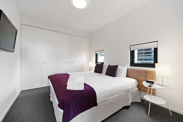 3 Bedrooms, Apartment, 1 King and 2 Queen Beds, Docklands Private Collection of Apartments - NewQuay 2/4