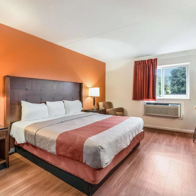 Room, King Bed, Accessible, Motel6 Tinton Falls, NJ - Neptune 1/10