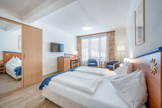 غرفة سوبيريور بسريرين منفصلين مع سرير إضافي، Turmhotel Victoria 1/2