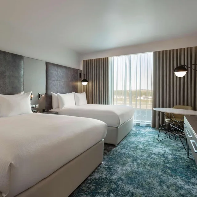 غرفة بسرير كوين بحوض استحمام، Hilton Aberdeen TECA 1/2