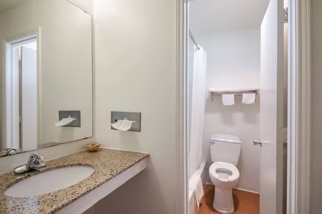 غرفة بسريرين كوين، Americas Best Value Inn Lockhart TX (ex OYO Hotel) 3/3