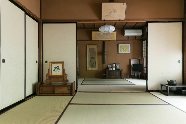 غرفة يابانية بفرشتي فوتون بحمام مشترك، Sumiyoshi Ryokan 1/2