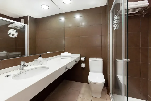جناح عائلي بسريرين منفصلين بغرفة نوم واحدة مع أريكة، Playaolid Suites And Apartments 2/2