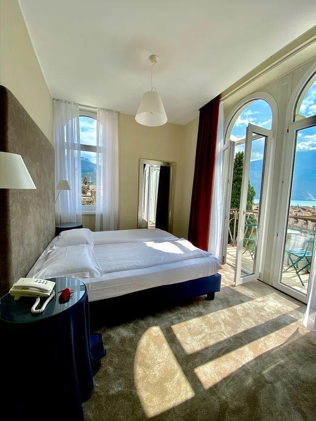 غرفة بريستيج بسرير مزدوج أو سريرين منفصلين بإطلالة على البحيرة بشرفة، Hotel Villa Miravalle 1/3