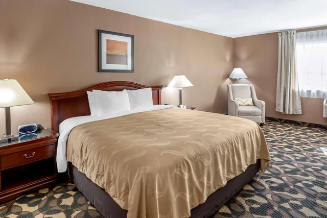 غرفة بسرير مزدوج لذوي الإعاقة، Quality Inn Paradise Creek 1/2