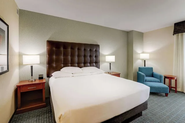 غرفة ديلوكس بسرير كينج بحوض استحمام لذوي الإعاقة، Drury Inn and Suites Phoenix Chandler Fashion Center 3/5