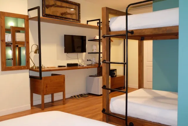 غرفة قياسية بسرير مزدوج وسرير بطابقين، Siri Poshtel Bangkok 5/5