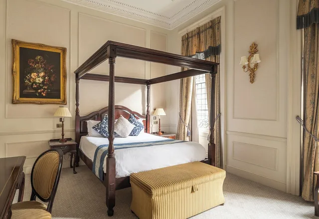 Superior, King Bed, Small, The Leonard Hotel 2/8