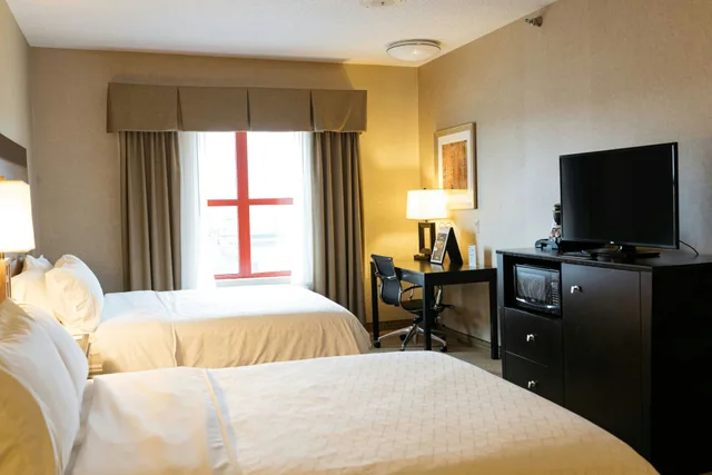 غرفة بسريرين كوين، Holiday Inn Express Hotel And Suites Olathe North 1/1