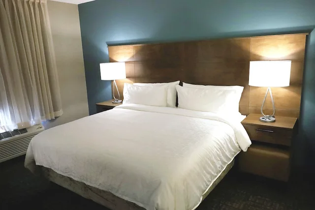 جناح استوديو بسرير كينج بمطبخ لذوي الإعاقة، Staybridge Suites Waterloo - St. Jacobs Area 1/5
