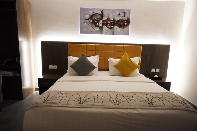 غرفة قياسية بسرير كينج، مومنتس ليفنج قرطبة(Tura Residence Qurtoba) 4/8