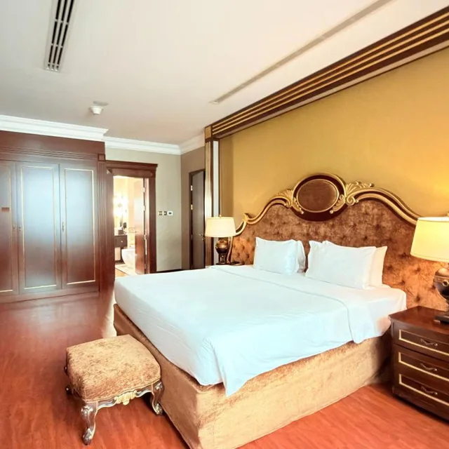 Grand, Suite, King Bed, Sunday Hotel Al Barsha Dubai Mall of the Emirates Formerly Grand Excelsior Al Barsha 3/7