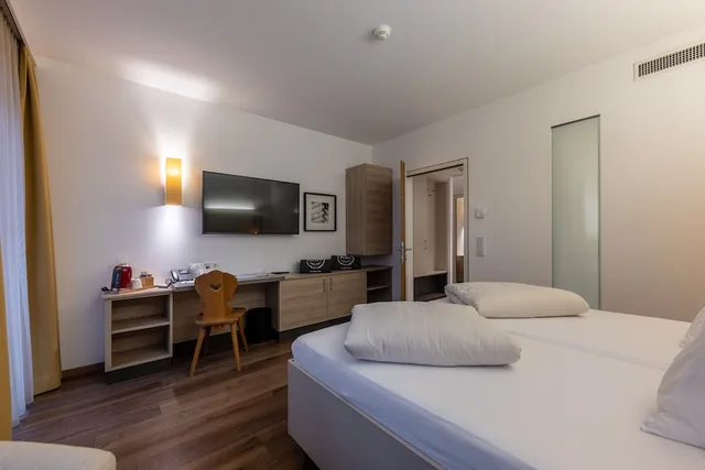 جناح بسرير كينج وسرير فردي بغرفتي نوم، HOTEL POST 2/4