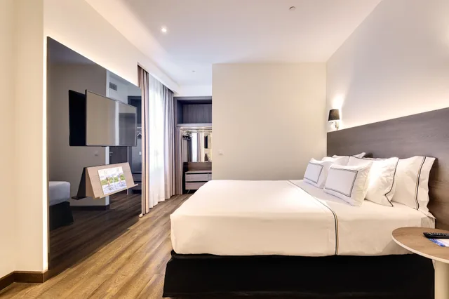 غرفة بريميوم بسريرين منفصلين، Melia Madrid Serrano 2/6