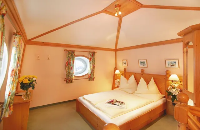 جناح جونيور، Grand Hotel Zell Am See 1/1