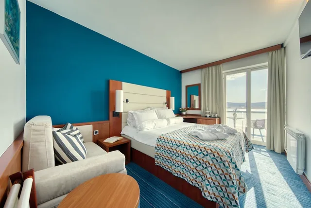 غرفة كلوب بريميوم بسرير مزدوج بإطلالة على البحر بشرفة، Hotel Kornati Biograd 3/8