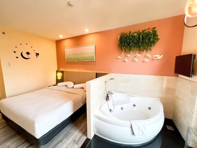 غرفة تنفيذية بسرير كينج بجاكوزي، Verse Luxe Hotel Wahid Hasyim 7/10