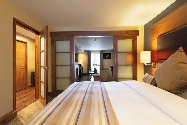 Deluxe, Suite, King Bed, Resort View، The Big Blue Hotel 2/4