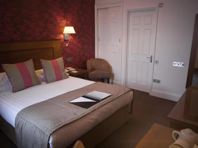 Room, Double or Twin Bed, The Falmouth 2/2