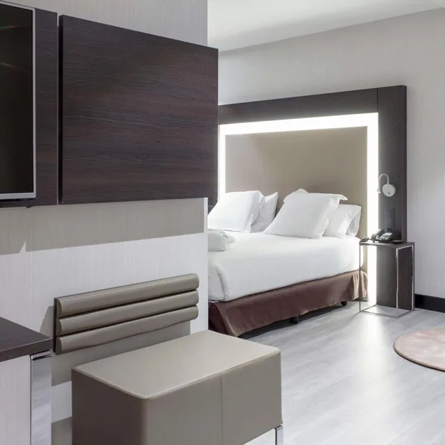 غرفة تنفيذية بسرير كوين بمنطقة جلوس، Novotel Madrid Center 4/10