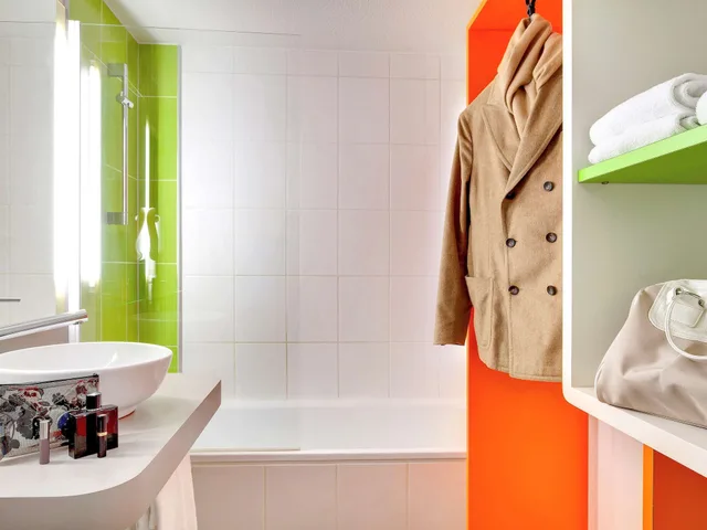 غرفة عائلية مع أريكة، ibis Styles Clermont Ferrand Le Brezet Aeroport 3/3
