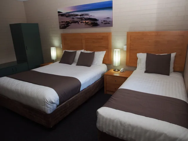 Room, 1 King and 1 Single Beds, Dongara Hotel Motel 1/8