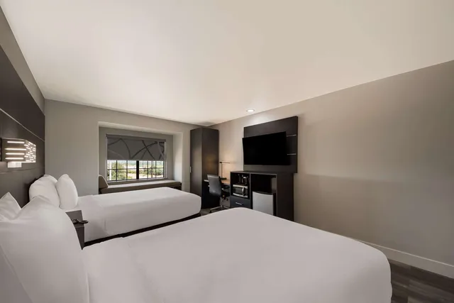 غرفة بسريرين مزدوجين بحوض استحمام لذوي الإعاقة، Best Western Seaworld San Antonio 1/4