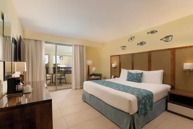 غرفة بسرير كينج بإطلالة على البحر، Impressive Punta Cana 1/8