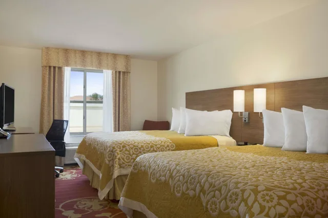 جناح استوديو بسريرين كوين لذوي الإعاقة، Days Inn And Suites Belmont 3/6