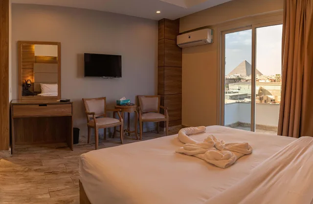 Room, Double Bed, Pyramids View, Balcony، Nine Pyramids View Hotel 7/10