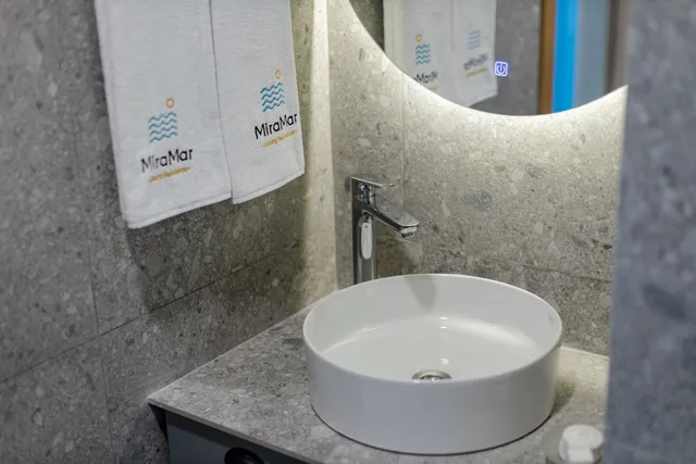 غرفة قياسية بسرير كينج، MiraMar Luxury Residences 7/7