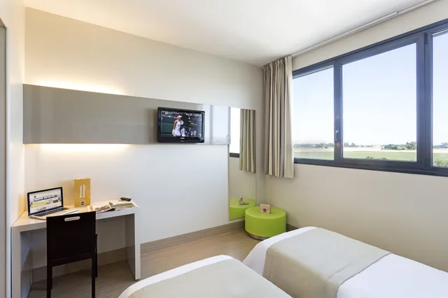 غرفة بسريرين منفصلين، B&B Hotel Bologna 6/10