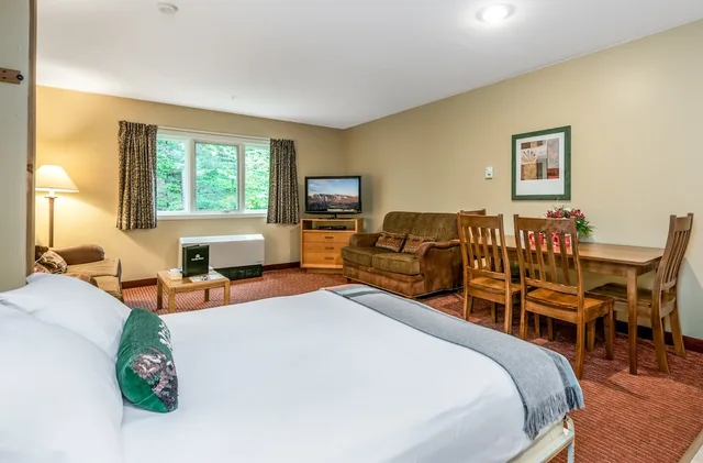 Deluxe, Multiple Beds، Grand Summit Hotel 2/4