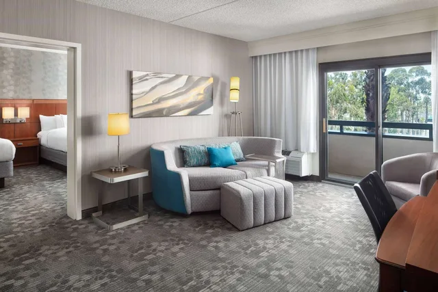 جناح بسرير كينج بغرفة نوم واحدة مع أريكة، Sonesta Select Laguna Hills Irvine Spectrum 2/3