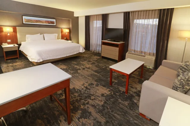 جناح استوديو بسريرين كوين مع أريكة بمطبخ صغير، Hampton Inn Chihuahua 1/4