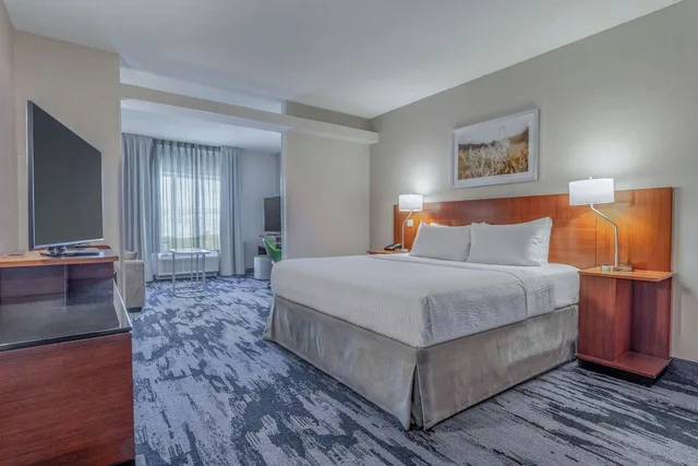 جناح بسرير كينج مع أريكة بمنطقة جلوس، Fairfield Inn Suites St John S Newfoundland 1/4